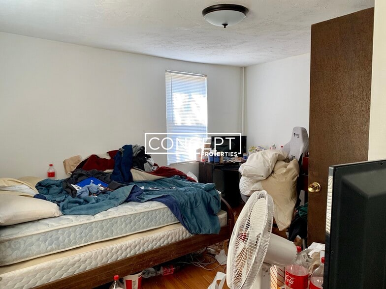 Building Photo - 8 Shepard St