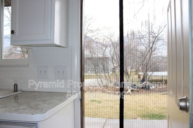 Building Photo - 985 S 600 W