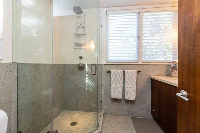 Building Photo - Luxurious Sausalito Breathtaking View Masterpiece! 4BR/3.5BA Home + 1BR/1BA Guest House! Parking!...