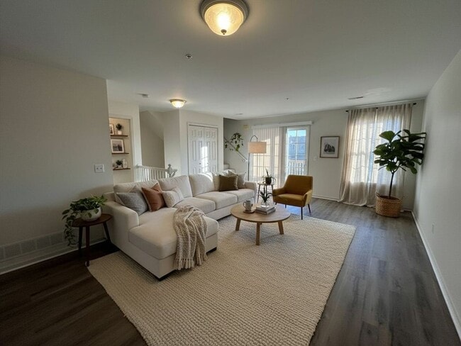 Building Photo - Barclay Way 2 Bed/2.5 Bath Condo For Rent ...