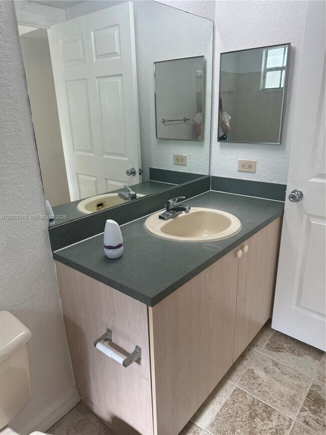 Building Photo - 1109 Belmont Ln