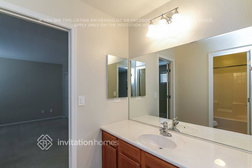 Building Photo - 2425 Rue Royale St