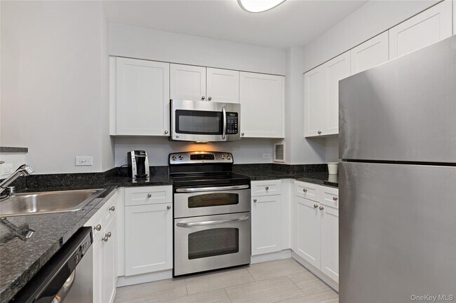 Building Photo - 300 Mamaroneck Ave