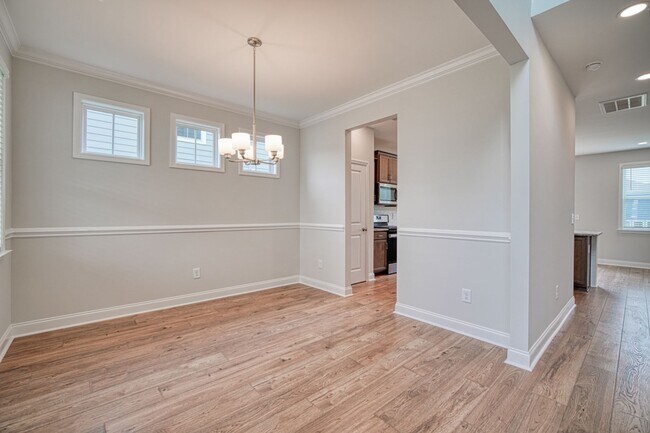 Building Photo - Gorgeous 4 BR, 3 BA Home With Easy Access ...