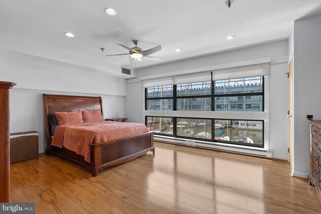 Building Photo - 7 N Christopher Columbus Blvd