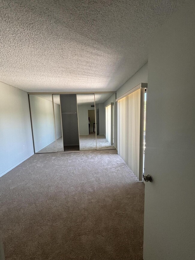 Building Photo - 1119 11th Ct