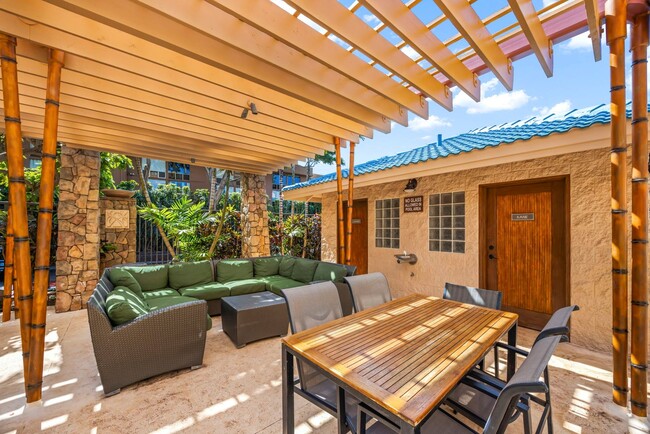 Building Photo - Top-Floor Ocean View Condo Across from the Beach | Furnished 2BR + Central A/C
