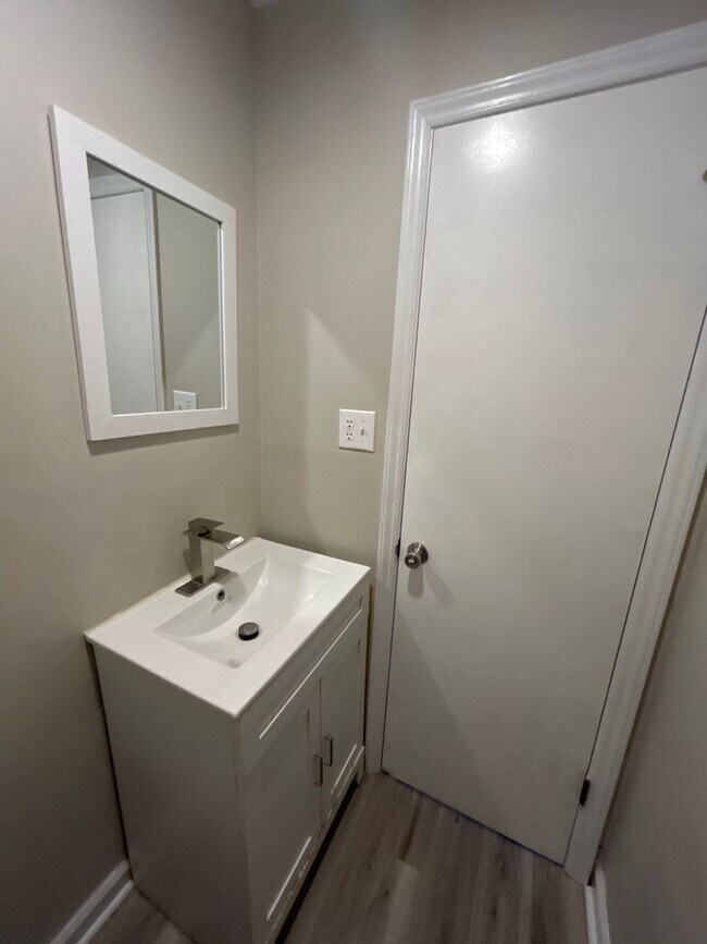 Building Photo - NEW LISTING!!!!!