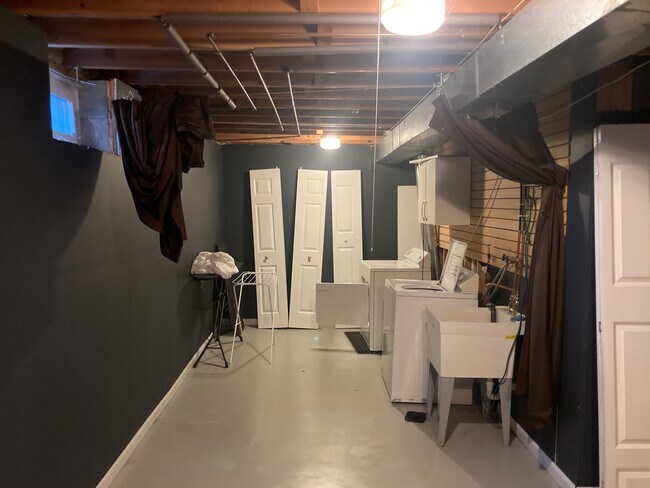 Building Photo - 2321 Quincy St NE