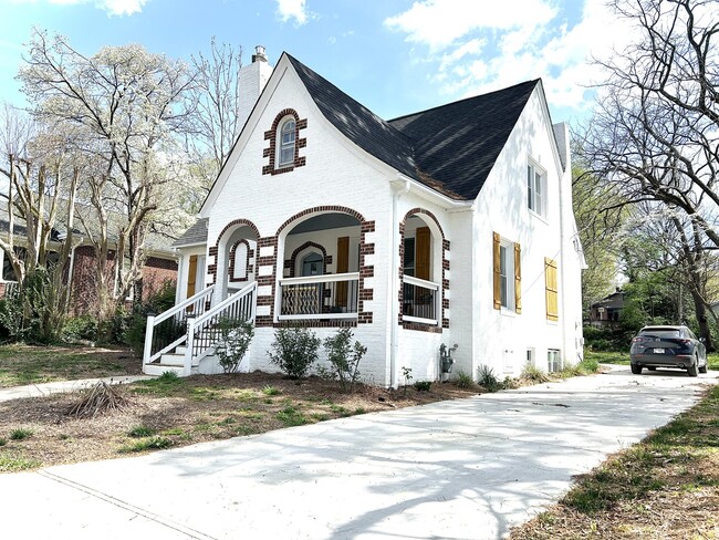 Building Photo - 2240 Queen St