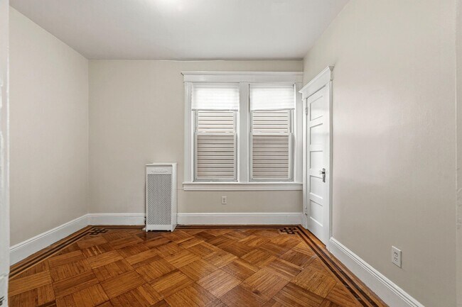 Building Photo - 1136 Avenue C