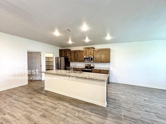 Building Photo - 8503 Glade Dr