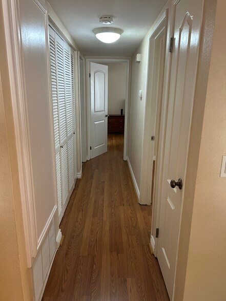 Building Photo - 1120 Grape St