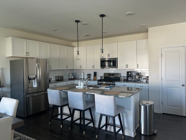 Building Photo - Beautiful 3/2.5 Home for Rent in Greenville!