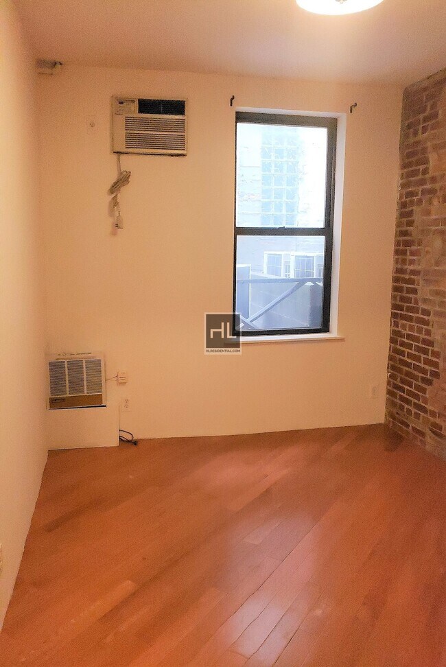 Building Photo - 572-579 9th Ave