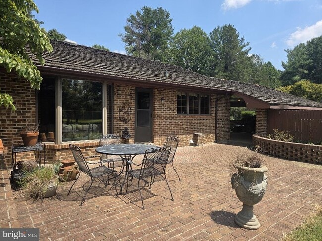 Building Photo - 5412 River Rd