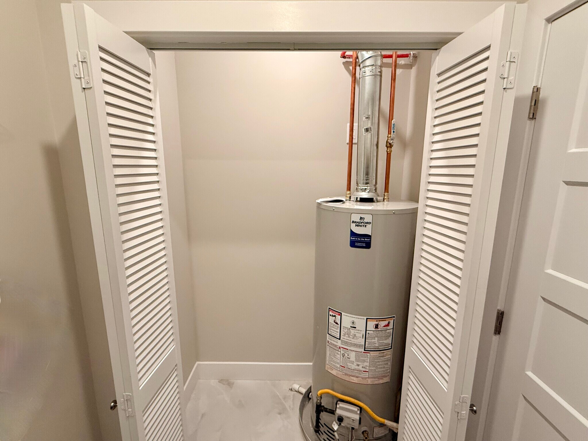 Building Photo - 906 Main St