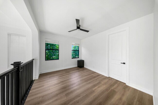 Building Photo - 9065 Watercrest Cir E