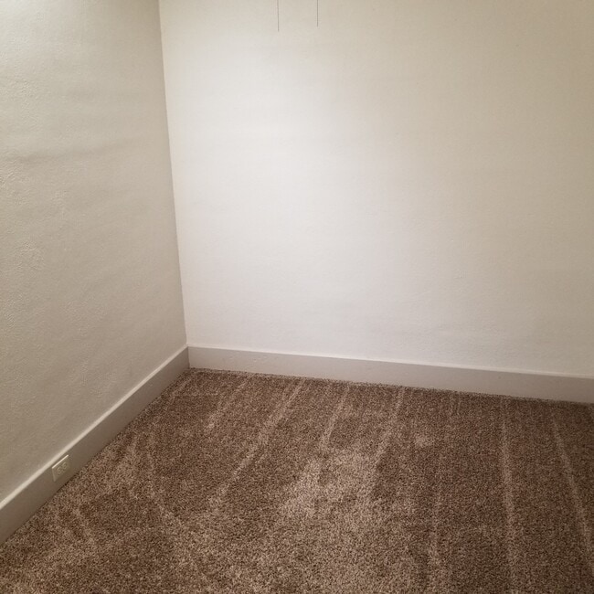 Building Photo - Spacious 2 bed 1 bath apartment on Main st...