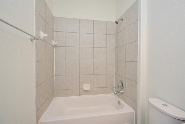 Building Photo - 22211 Weller Oaks Dr