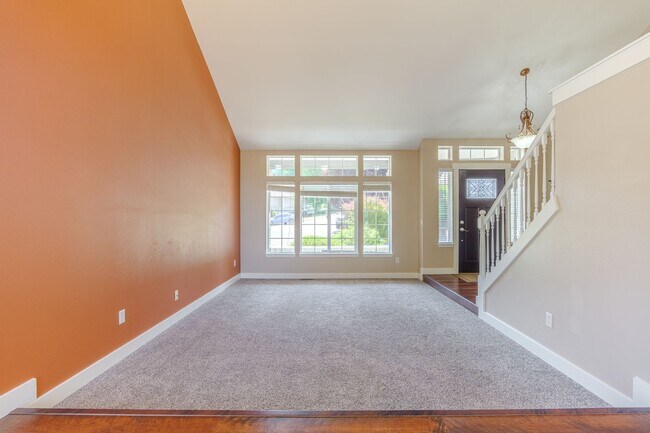 Building Photo - 4 Bedroom, 2.5 Bath Single Family Home