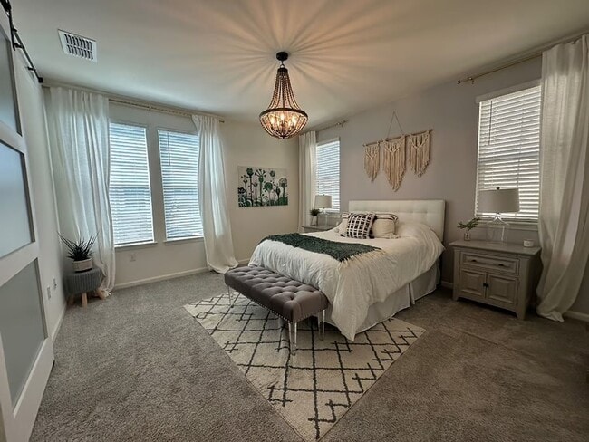 Building Photo - 4 bedroom Campus Oaks Home located on a Co...