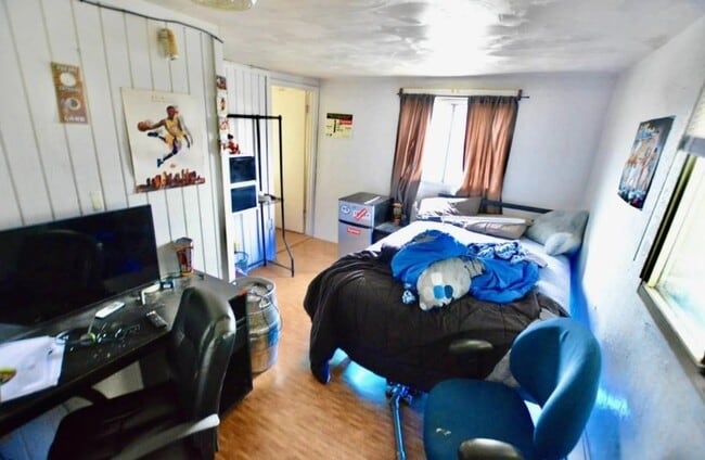 Bedroom 1 - 160 6th St