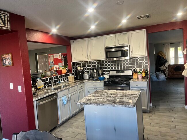 Building Photo - 13685 E Shadow Pines Ln