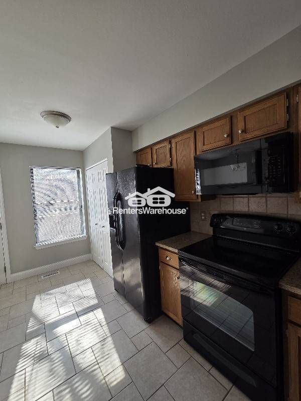 Building Photo - 935 Quail Meadows Ct