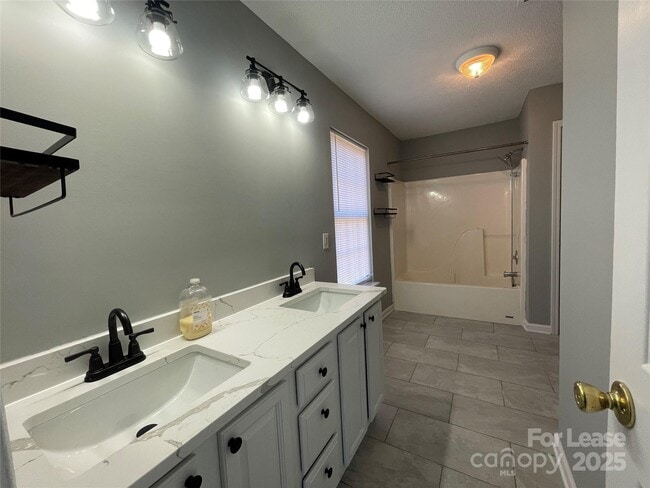 Building Photo - 1755 Rosewell Dr