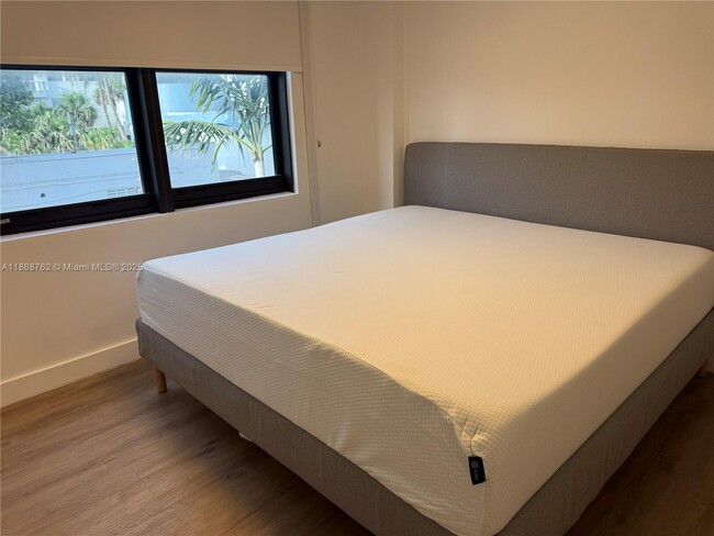 Building Photo - 4301 Collins Ave