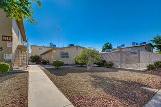 Building Photo - Completely Updated and Move-In Ready, 2 bedroom, 1 bath first floor unit!