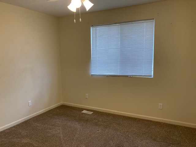 Building Photo - 211 Saratoga Cir