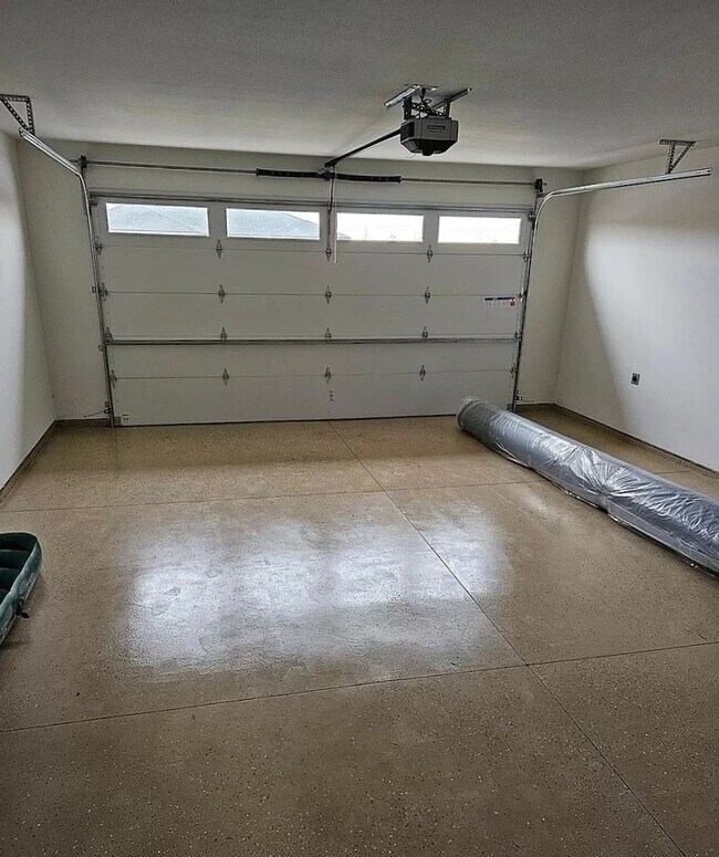 Building Photo - Modern Open Living in Ephrata