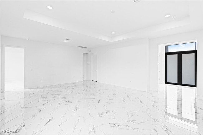 Building Photo - 1019 Kismet Pkwy W