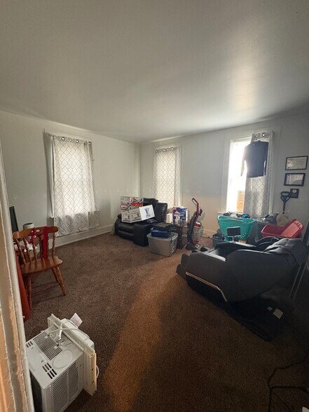 Building Photo - 904 46th St