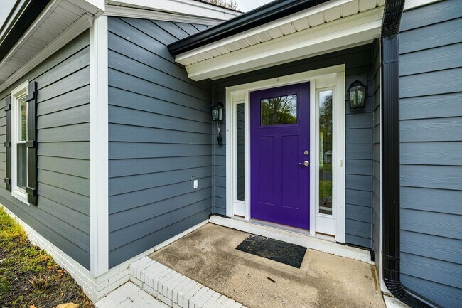 Building Photo - Beautiful 3 bedroom 2 full bath Ranch on a cul-de-sac in Charlotte's Walnut Creek community.