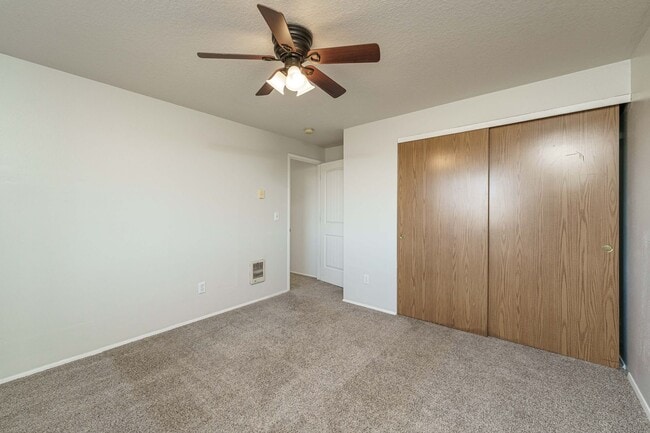 Building Photo - 4 Bedroom 2.5 Bathroom With Large Fenced B...