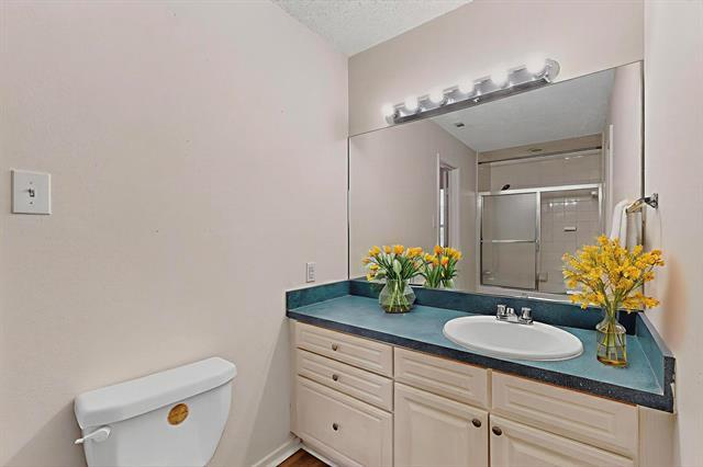 Building Photo - 5320 Columbia Ave