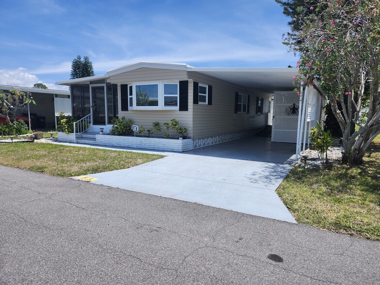 Building Photo - 620 57th Ave W