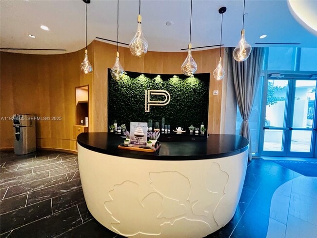 Building Photo - 851 NE 1st Ave