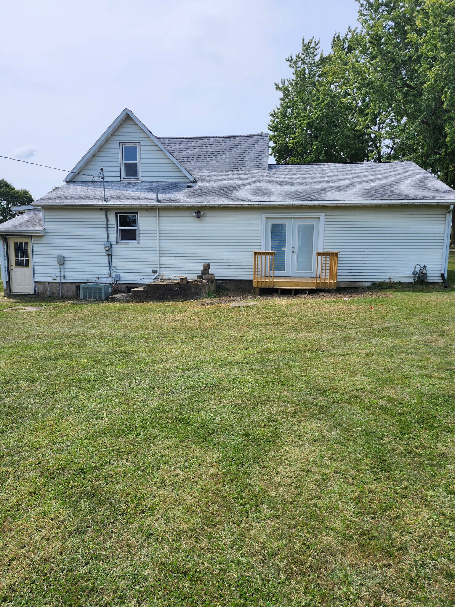 Building Photo - 206 McMartin St