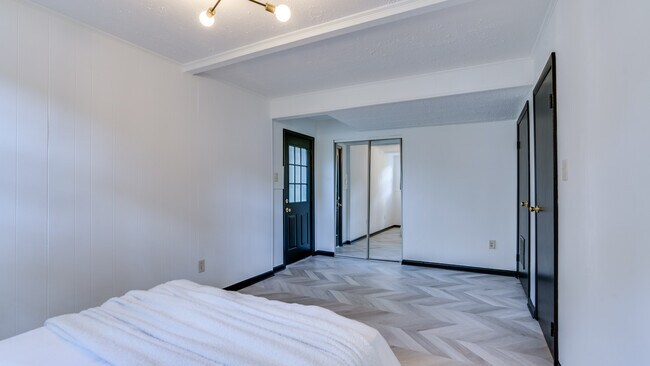 LL Walkout - 15012 Olddale Rd