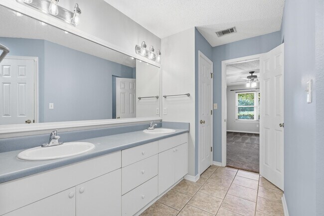 Building Photo - 1243 Jefferyscot Dr