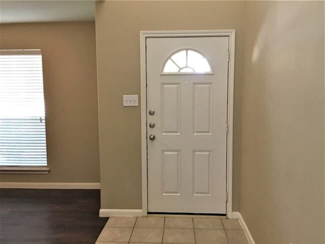 Building Photo - 21655 Falvel Lake Dr