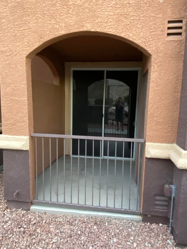 Building Photo - 3975 N Hualapai Way