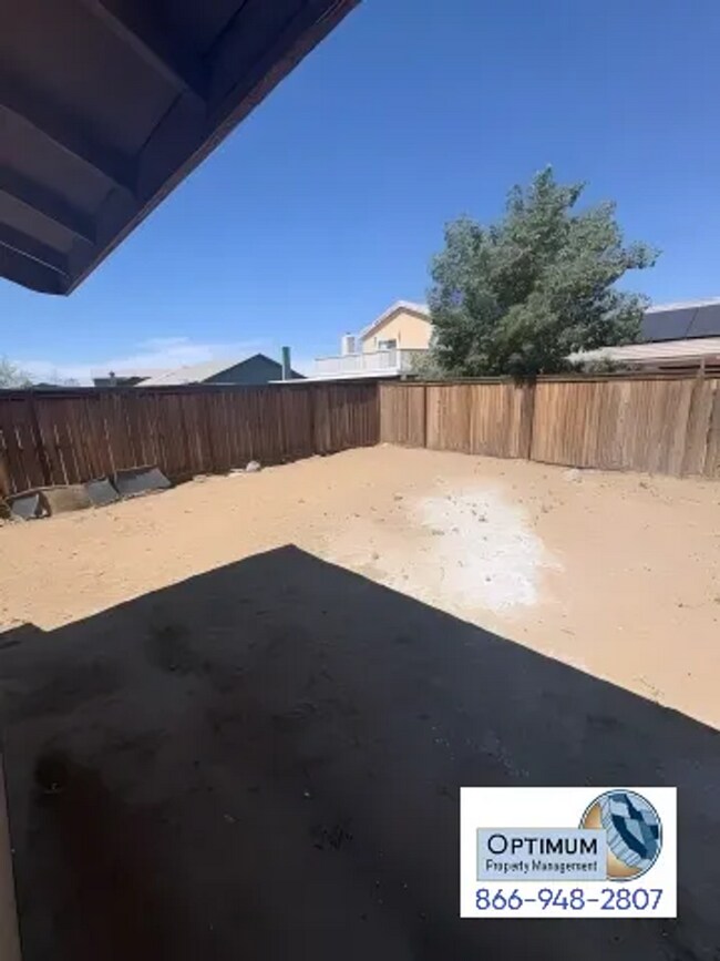 Building Photo - Spacious 4-Bedroom Home with Elegant Finishes & Convenient Location