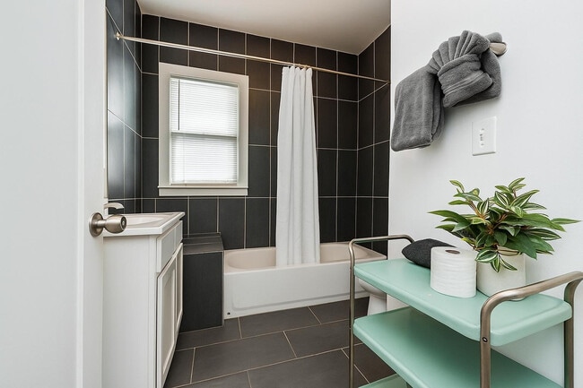 Building Photo - 607 E Euclid St