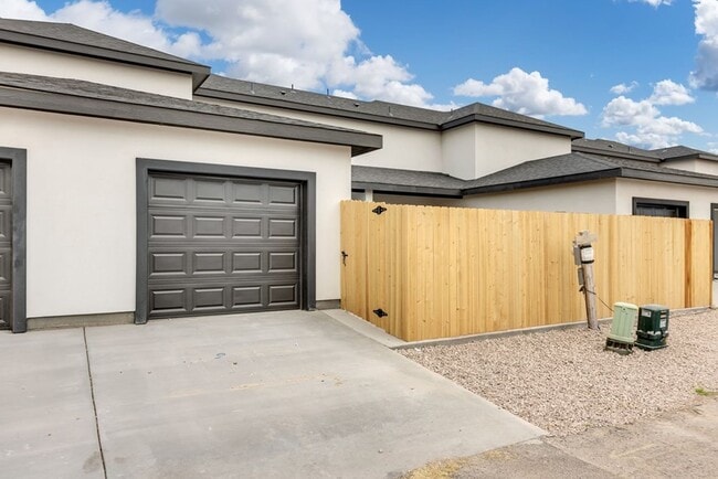 Building Photo - Brand New Home