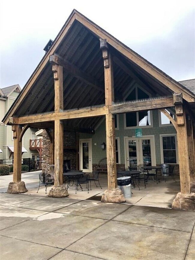 Building Photo - Crawford Falls, 1004